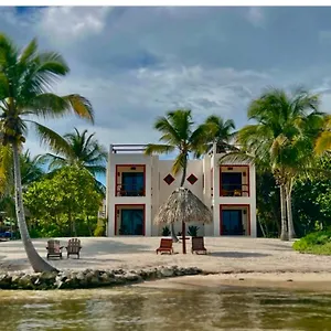 https://casa-paraiso-xcalak.quintano-roohotels.com