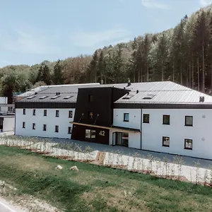 https://green-leaf-boardinghouse.com-bavaria.com